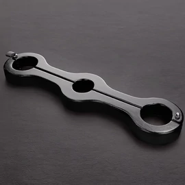 Black Pilori – láb- és here rögzítő eszköz